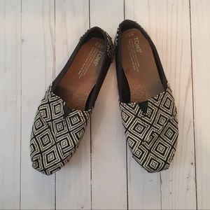 Toms patterned shoes 7.5